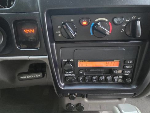 Used 2002 Toyota Tacoma 2WD Regular Cab image 7