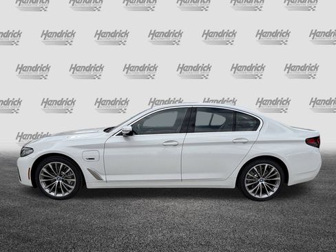Used 2023 BMW 530e w/ Premium Package image 7