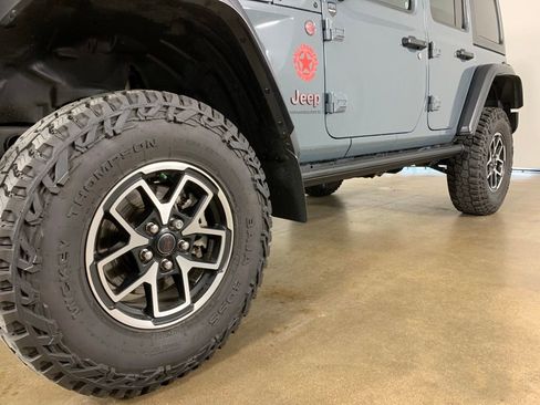 Used 2024 Jeep Wrangler Unlimited Rubicon w/ Capability Package AWD/4WD image 2
