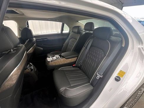 Used 2021 Genesis G90 3.3T Premium image 20