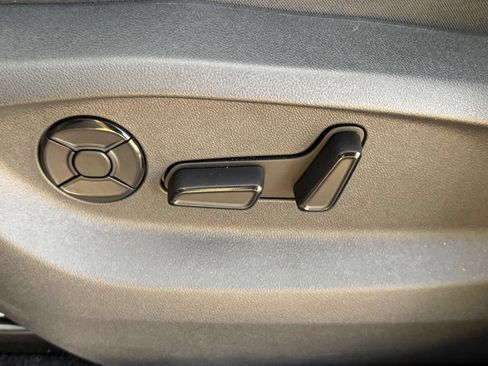 Used 2026 Volkswagen Tiguan SE FWD image 19