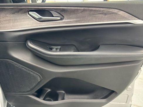 Used 2023 Jeep Grand Cherokee Limited w/ Luxury Tech Group II image 27