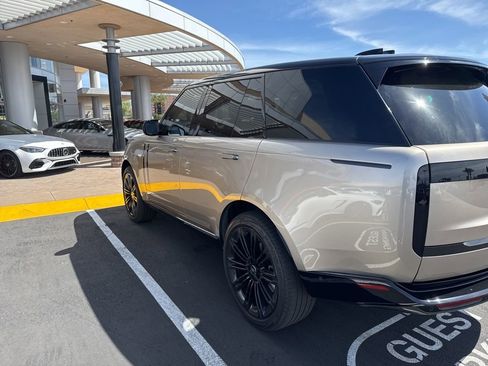 Used 2023 Land Rover Range Rover SE AWD/4WD image 4