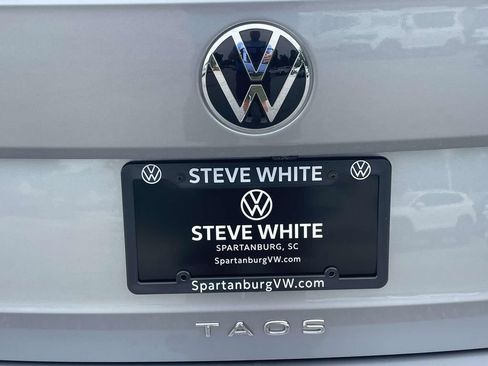 Certified 2023 Volkswagen Taos SE FWD image 8