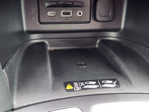 Used 2021 Chevrolet Equinox Premier image 16