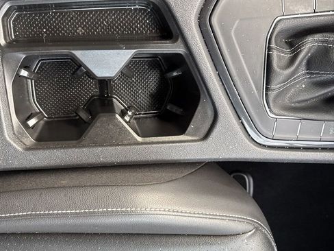 Used 2024 Volkswagen Tiguan SE image 40