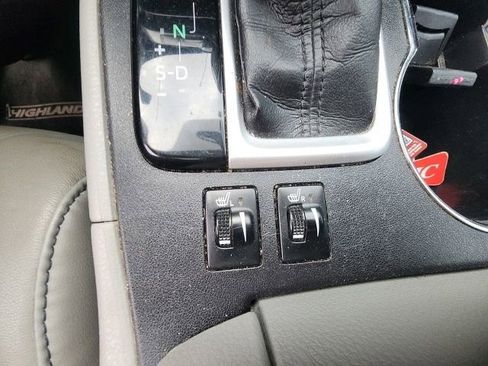 Used 2016 Toyota Highlander XLE FWD image 30