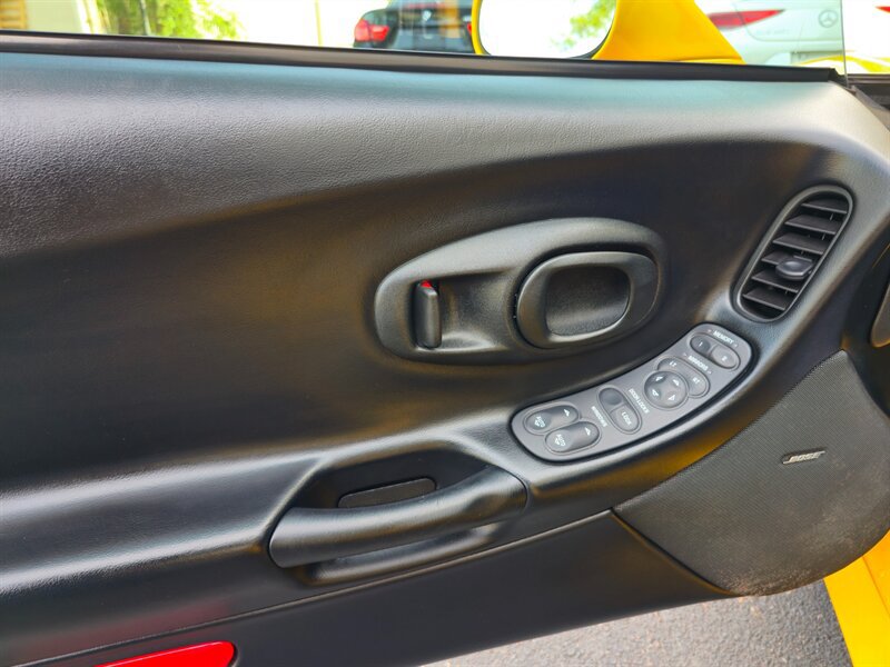 Used 2000 Chevrolet Corvette Convertible w/ Memory Pkg RWD image 16
