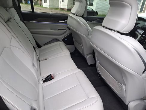 Used 2022 Jeep Grand Cherokee L Overland w/ Luxury Tech Group IV image 11