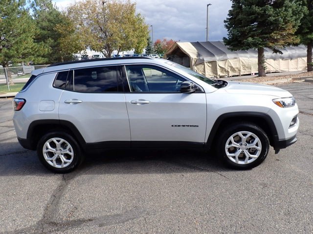 Used 2024 Jeep Compass Latitude AWD/4WD image 5