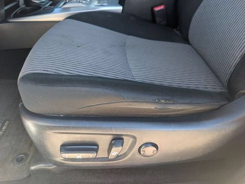 Used 2018 Toyota 4Runner SR5 AWD/4WD image 15