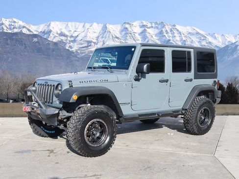 Used 2015 Jeep Wrangler Unlimited Rubicon w/ Connectivity Group AWD/4WD image 2