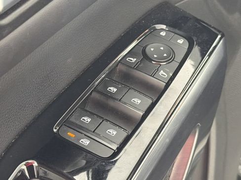 Used 2023 Nissan Pathfinder SL w/ Lighting Package (N92) FWD image 16