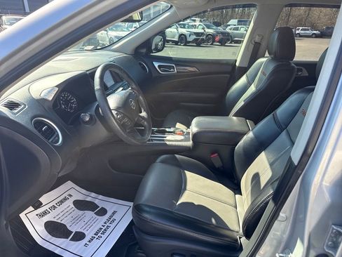 Used 2019 Nissan Pathfinder SL w/ Rock Creek Edition image 9