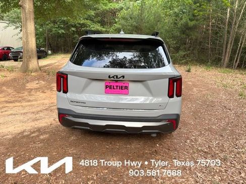 Certified 2025 Kia Sorento SX AWD/4WD image 10
