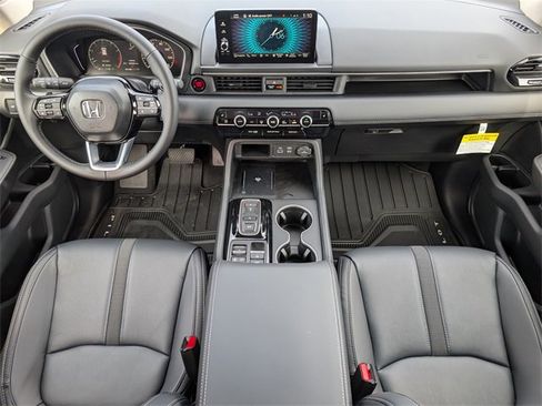New 2025 Honda Pilot Touring image 5