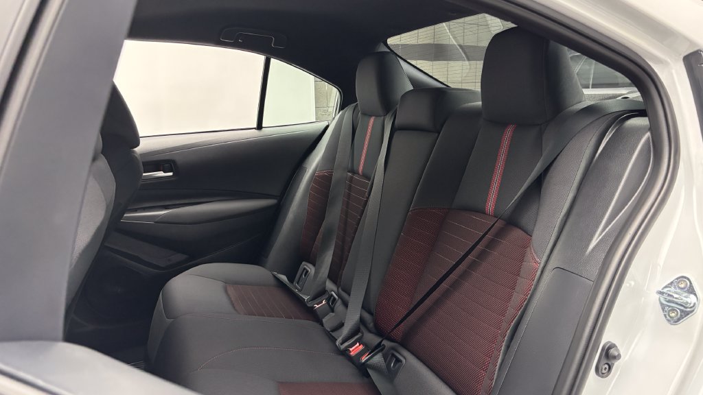Certified 2026 Toyota Corolla SE w/ SE Package FWD image 30