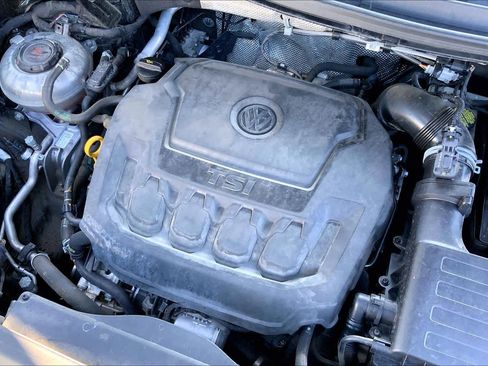 Used 2021 Volkswagen Tiguan SE image 32