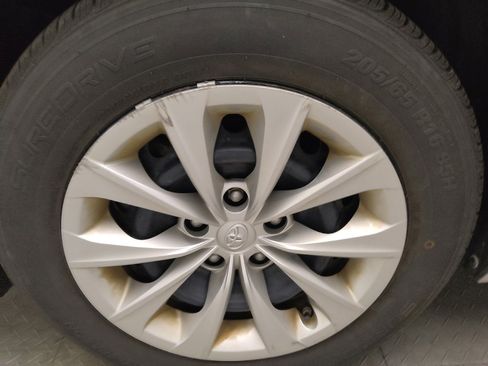 Used 2017 Toyota Camry LE FWD image 31