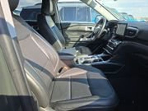 Used 2022 Ford Explorer Limited w/ Equipment Group 301A AWD/4WD image 3