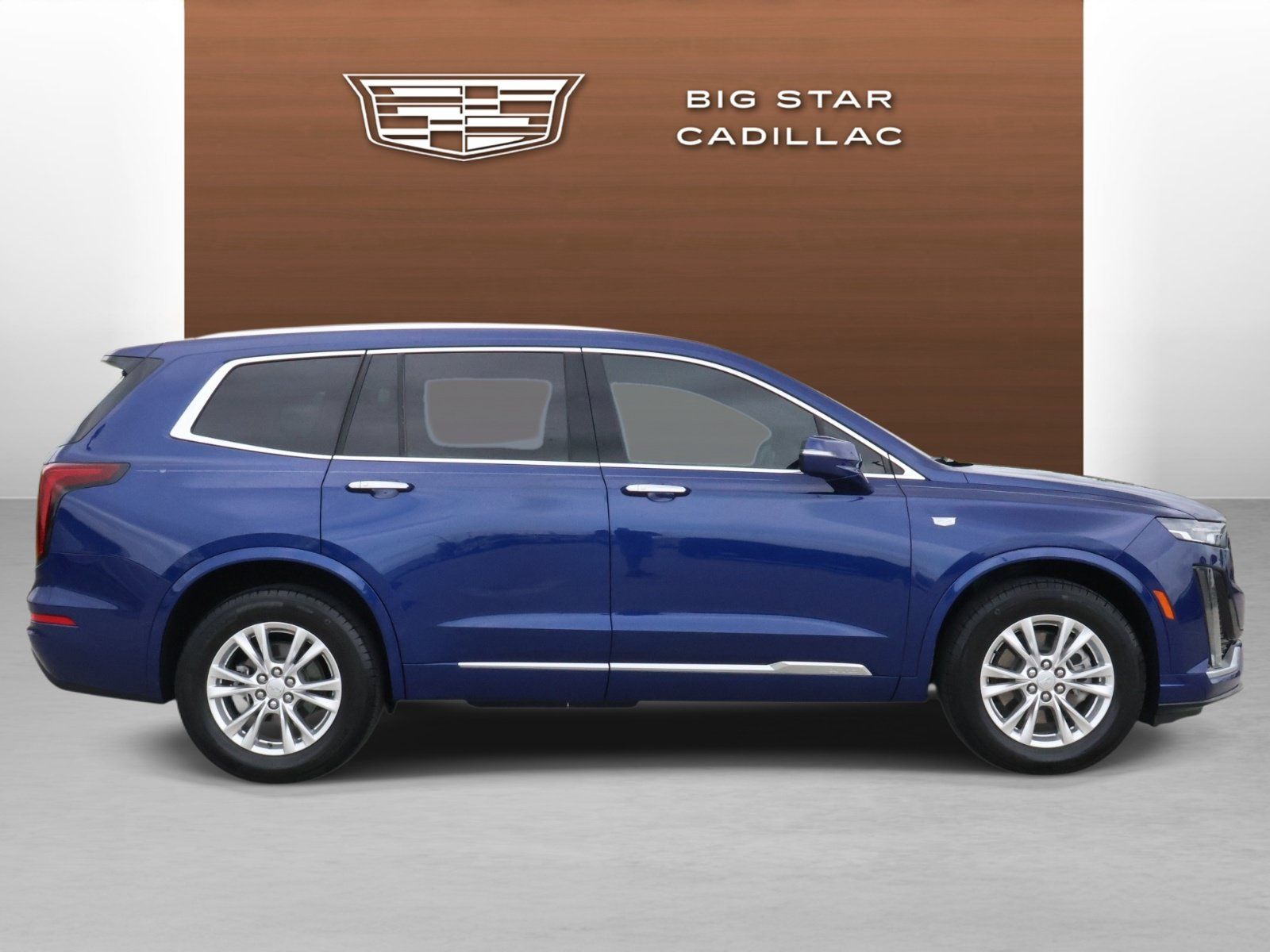 Used 2025 Cadillac XT6 Luxury FWD image 6