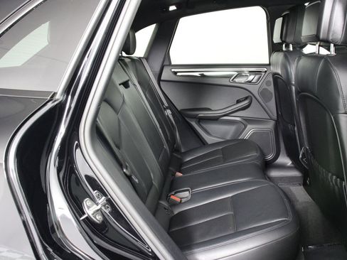 Certified 2023 Porsche Macan AWD/4WD image 32