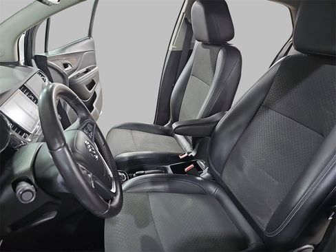 Used 2019 Buick Encore Sport Touring image 15