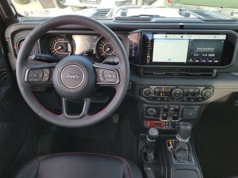 Used 2025 Jeep Gladiator Rubicon image 9