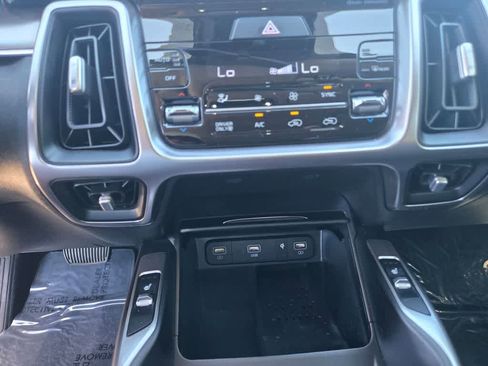 Used 2021 Kia Sorento EX FWD image 16