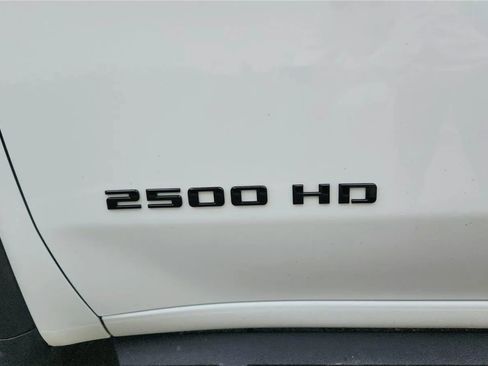 Used 2024 GMC Sierra 2500 Pro w/ Convenience Package image 5