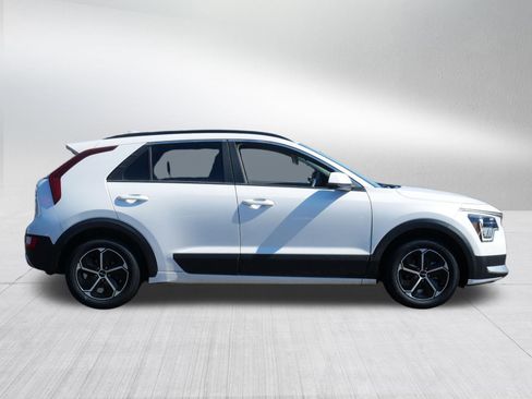 Certified 2023 Kia Niro LX image 9