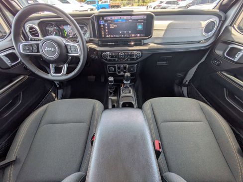 Used 2024 Jeep Wrangler Unlimited Sahara AWD/4WD image 14