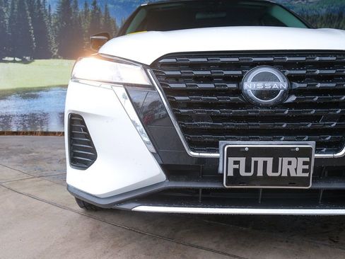 Used 2022 Nissan Kicks SV image 35