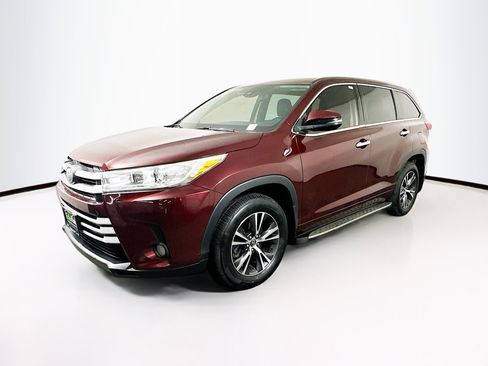 Used 2017 Toyota Highlander Plus image 3
