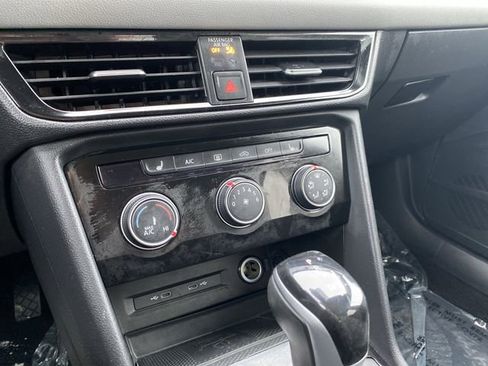 Used 2023 Volkswagen Taos SE image 17