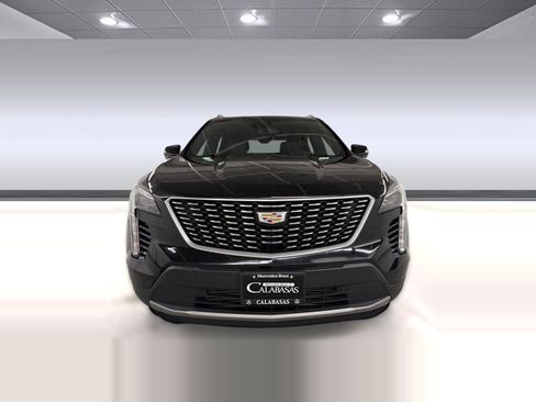 Used 2022 Cadillac XT4 Premium Luxury w/ Safety Alert Package AWD/4WD image 6