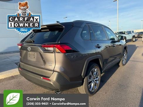 Used 2022 Toyota RAV4 XLE Premium image 4