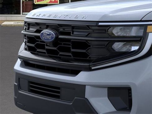 New 2025 Ford Expedition Active image 17