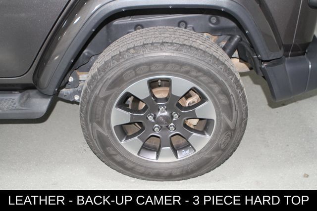 Used 2018 Jeep Wrangler Unlimited Sahara AWD/4WD image 11