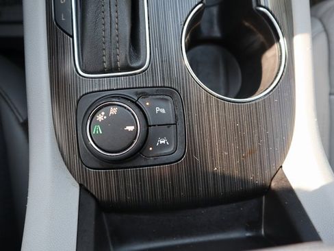 Used 2017 GMC Acadia SLT image 16