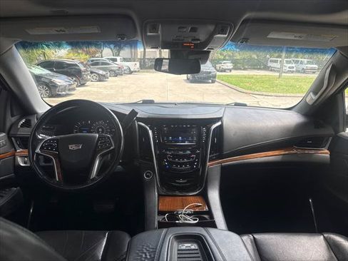 Used 2018 Cadillac Escalade ESV Luxury RWD image 34