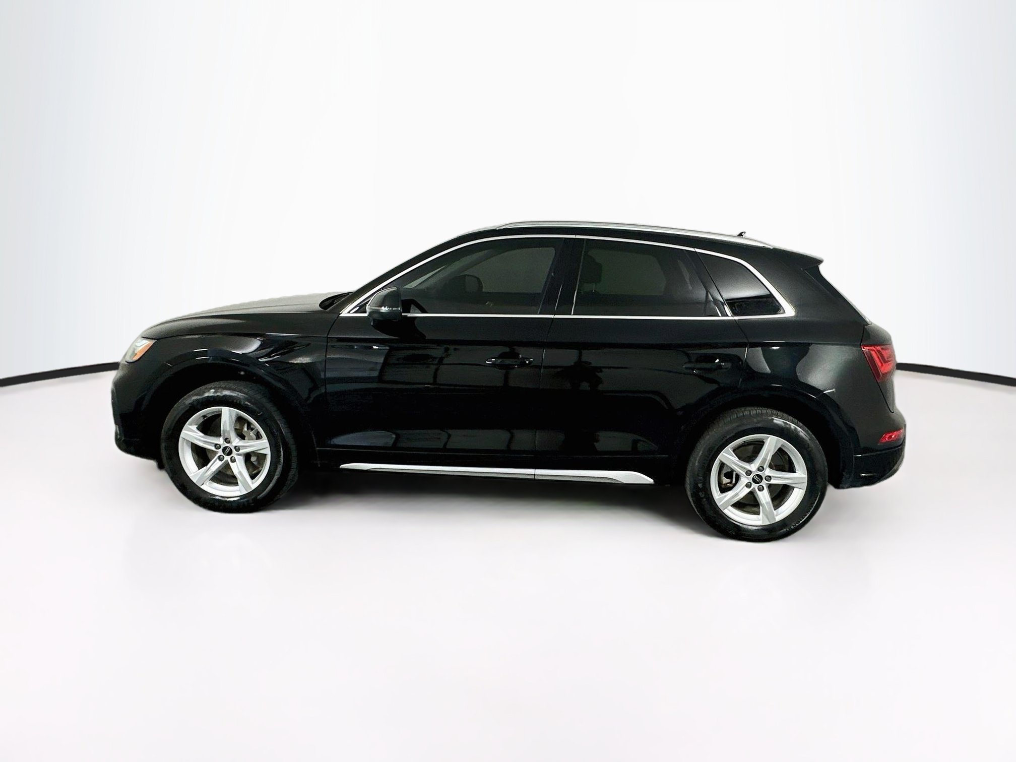 Used 2021 Audi Q5 2.0T Premium w/ Convenience Package AWD/4WD image 4