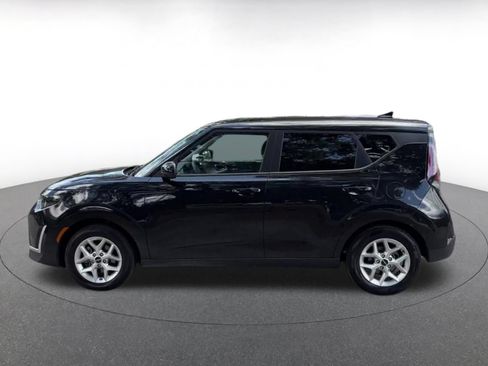 Used 2025 Kia Soul LX w/ LX Technology Package FWD image 9