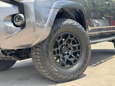 Used 2017 Toyota 4Runner SR5 AWD/4WD image 59