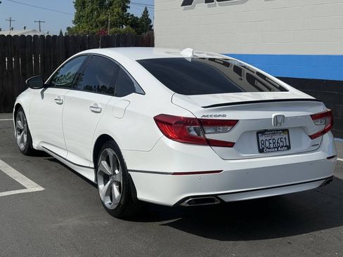 Used 2018 Honda Accord Touring image 4