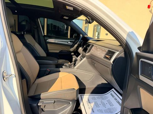 Used 2021 Volkswagen Atlas Cross Sport SE w/ Panoramic Sunroof Package FWD image 14