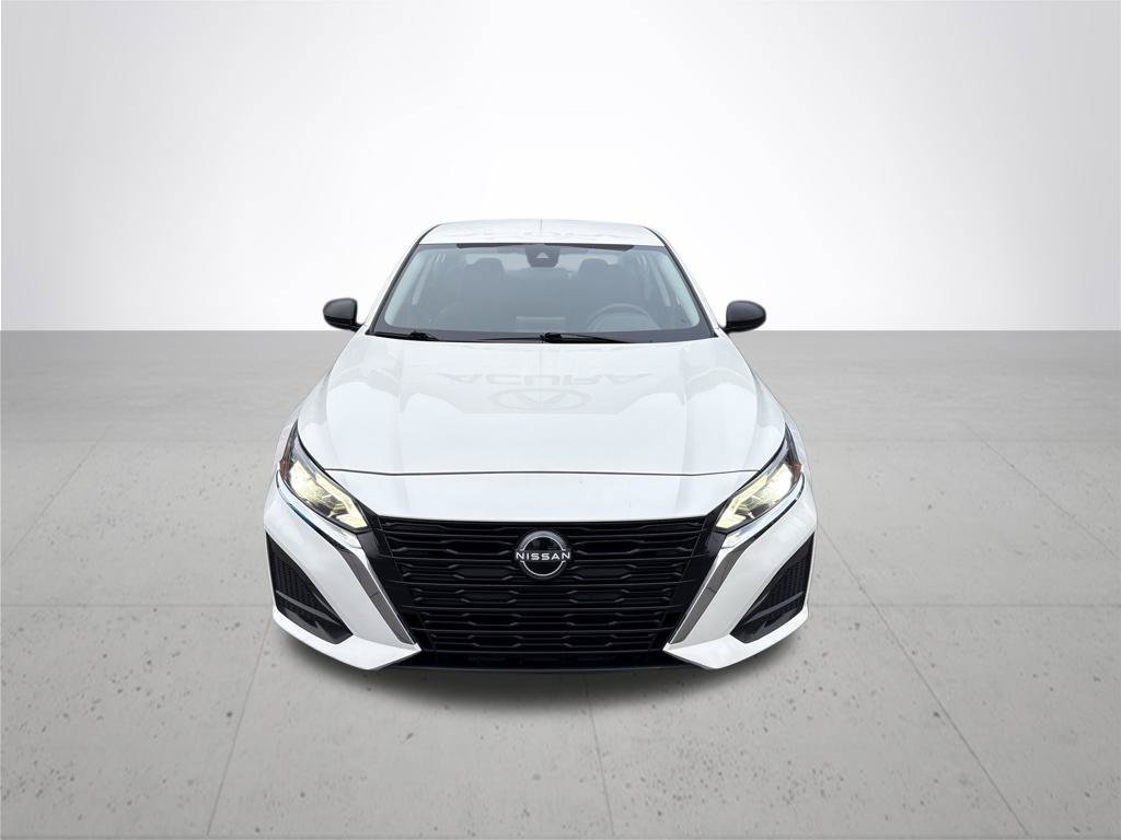 Used 2025 Nissan Altima 2.5 SV FWD image 2