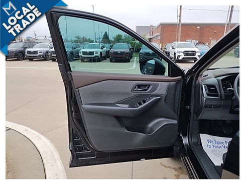 Used 2023 Nissan Rogue S AWD/4WD image 17