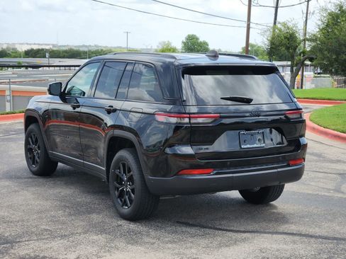 Used 2024 Jeep Grand Cherokee Altitude AWD/4WD image 5