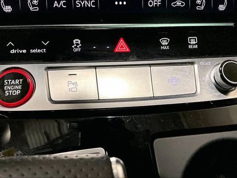 Certified 2023 Audi RS Q8 4.0T w/ Black Optic Package image 23